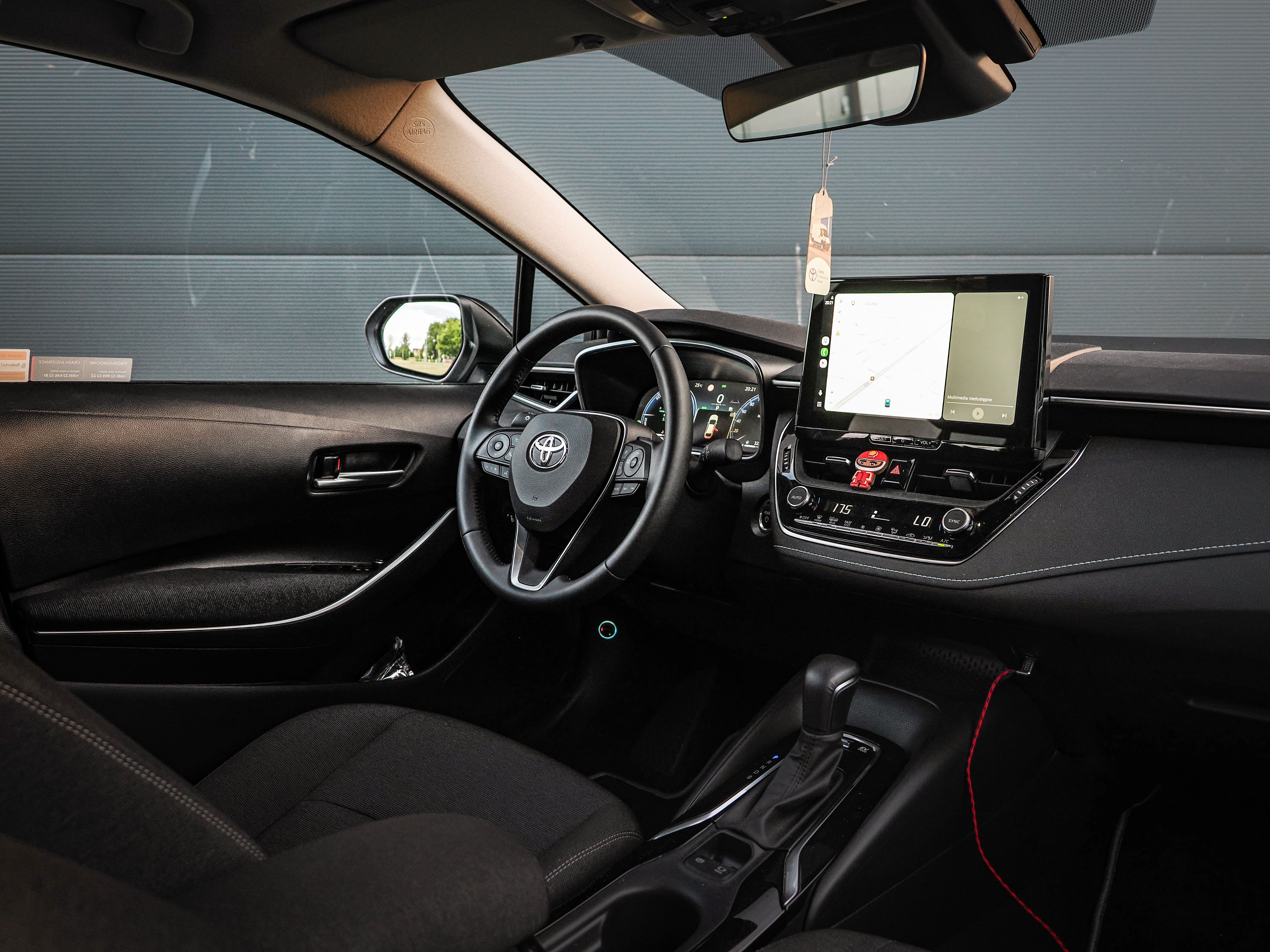 Toyota Corolla — zdjęcie 8