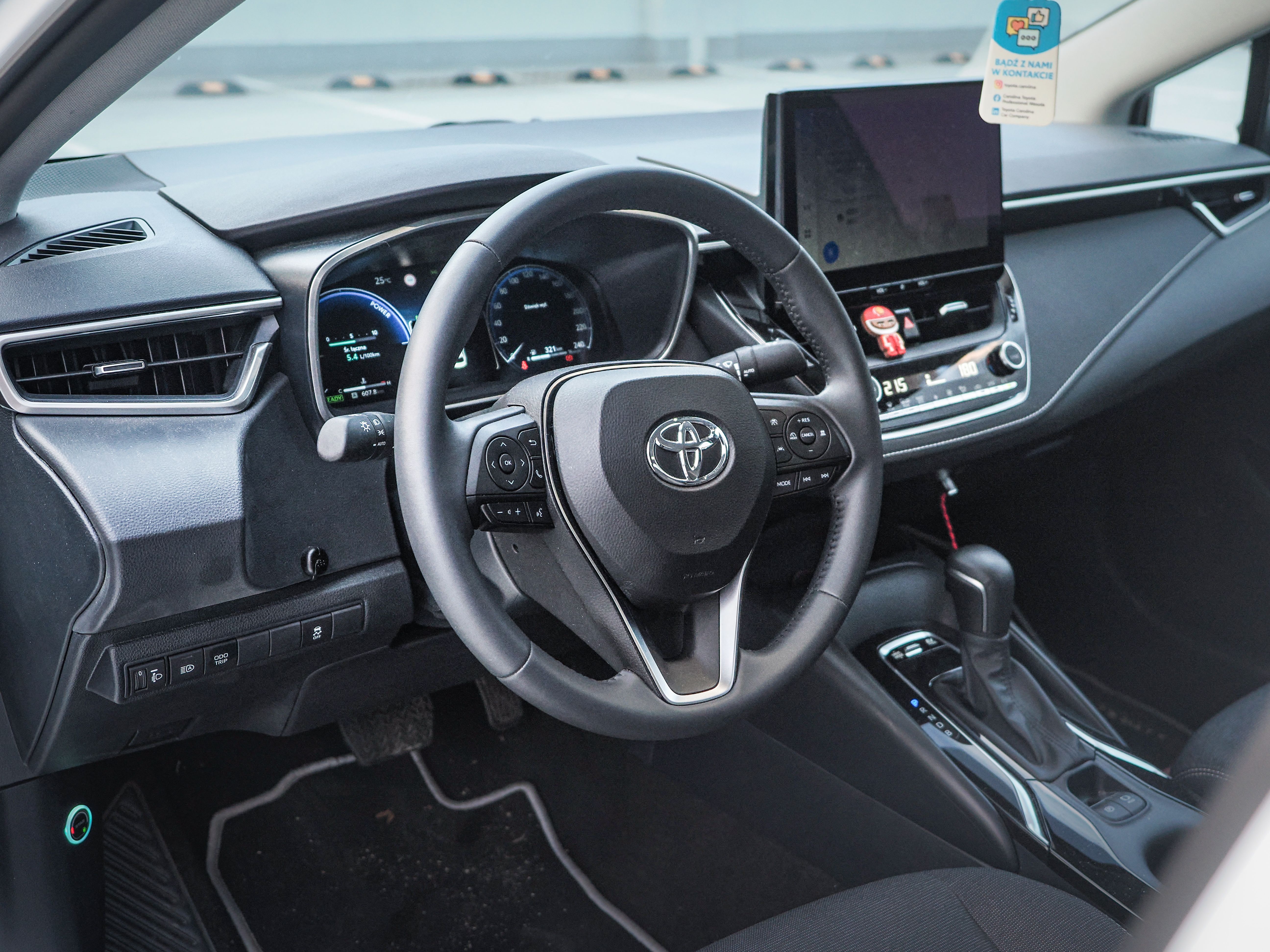 Toyota Corolla — zdjęcie 14