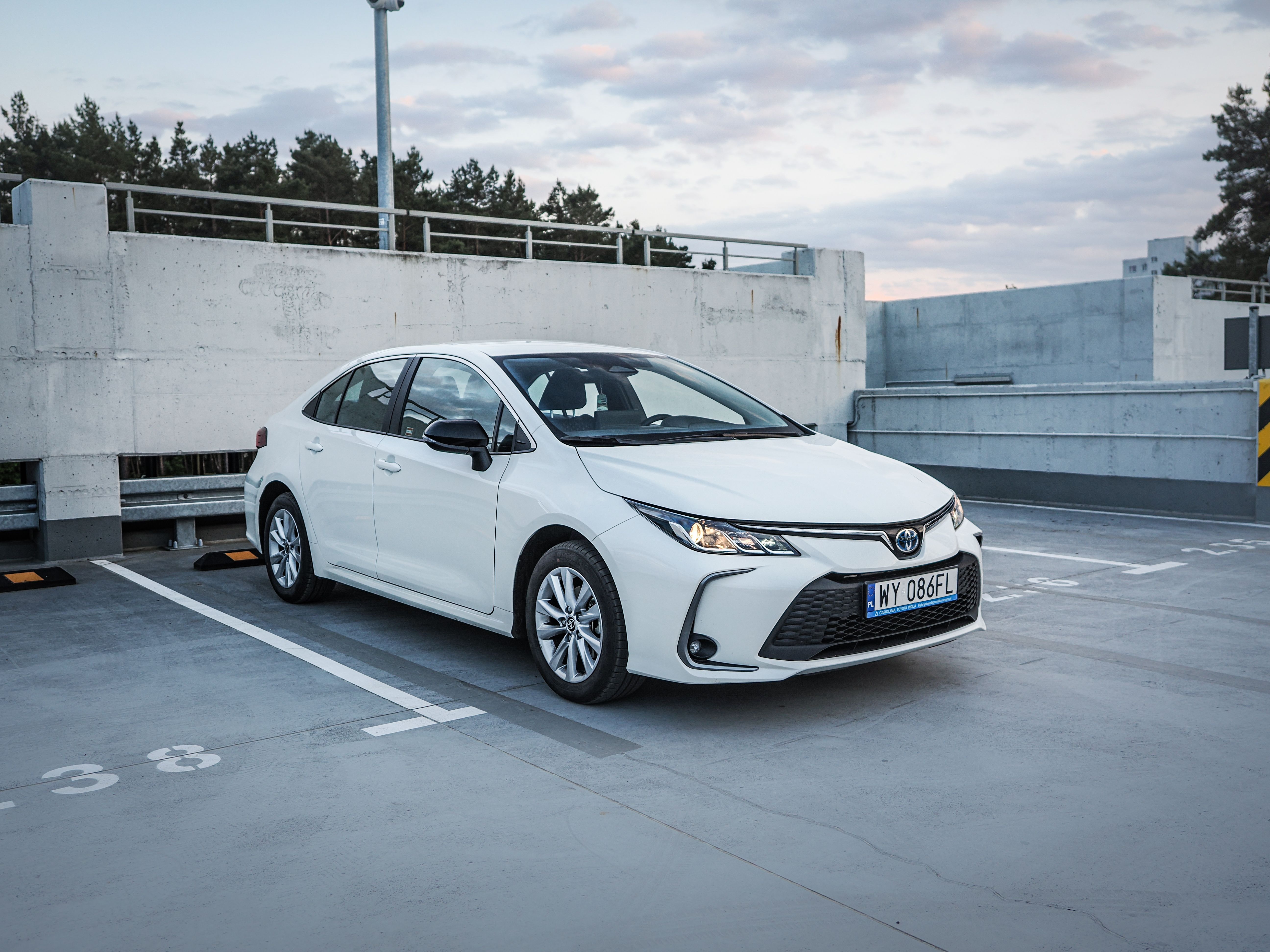 Toyota Corolla — zdjęcie 17