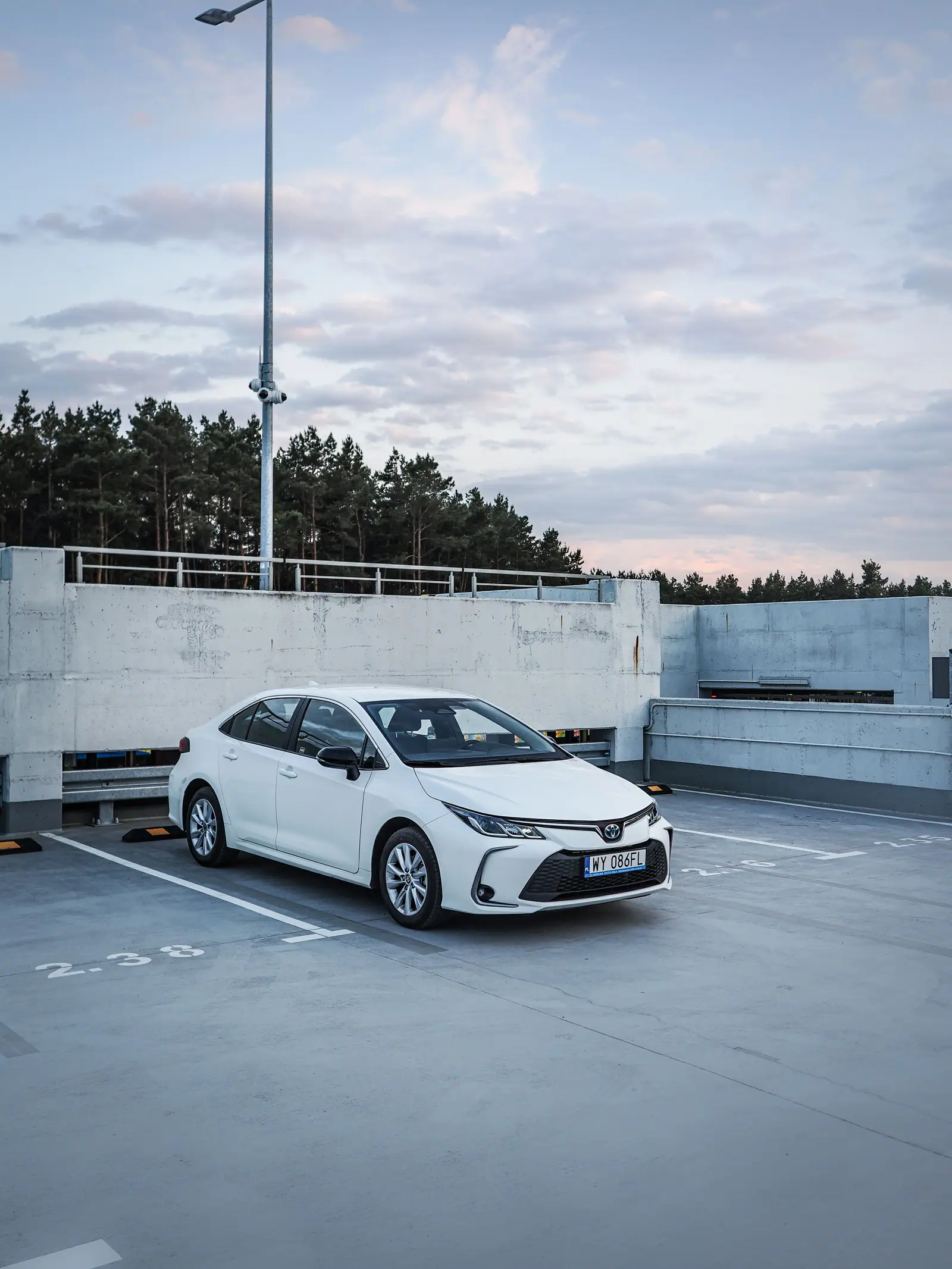 Toyota Corolla Hybrid — wnętrze